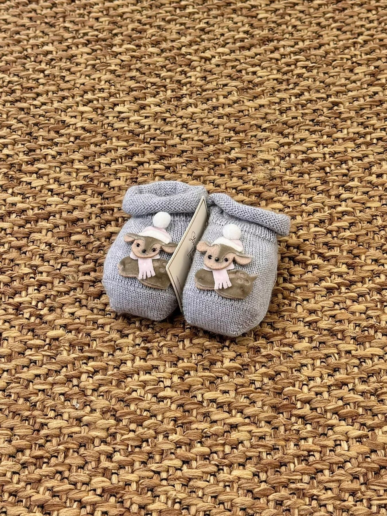 Babbucce Cerbiatto con cappellino e sciarpa Neonata GRIGIO 30577/N4 corredino e abbigliamento neonato | NANU' BABY