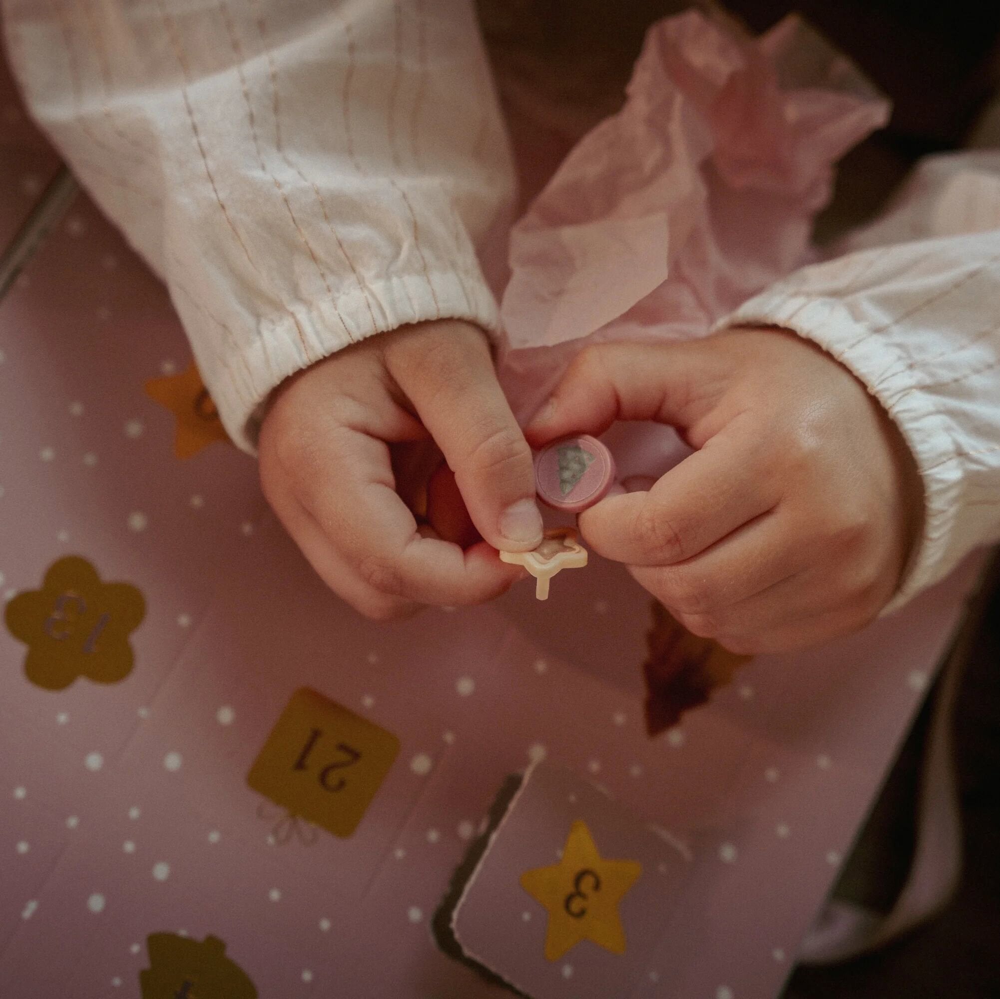 Calendario dell'avvento con regali (braccialetti, charms e stickers) Multicolore 126664 corredino e abbigliamento neonato | NANU' BABY