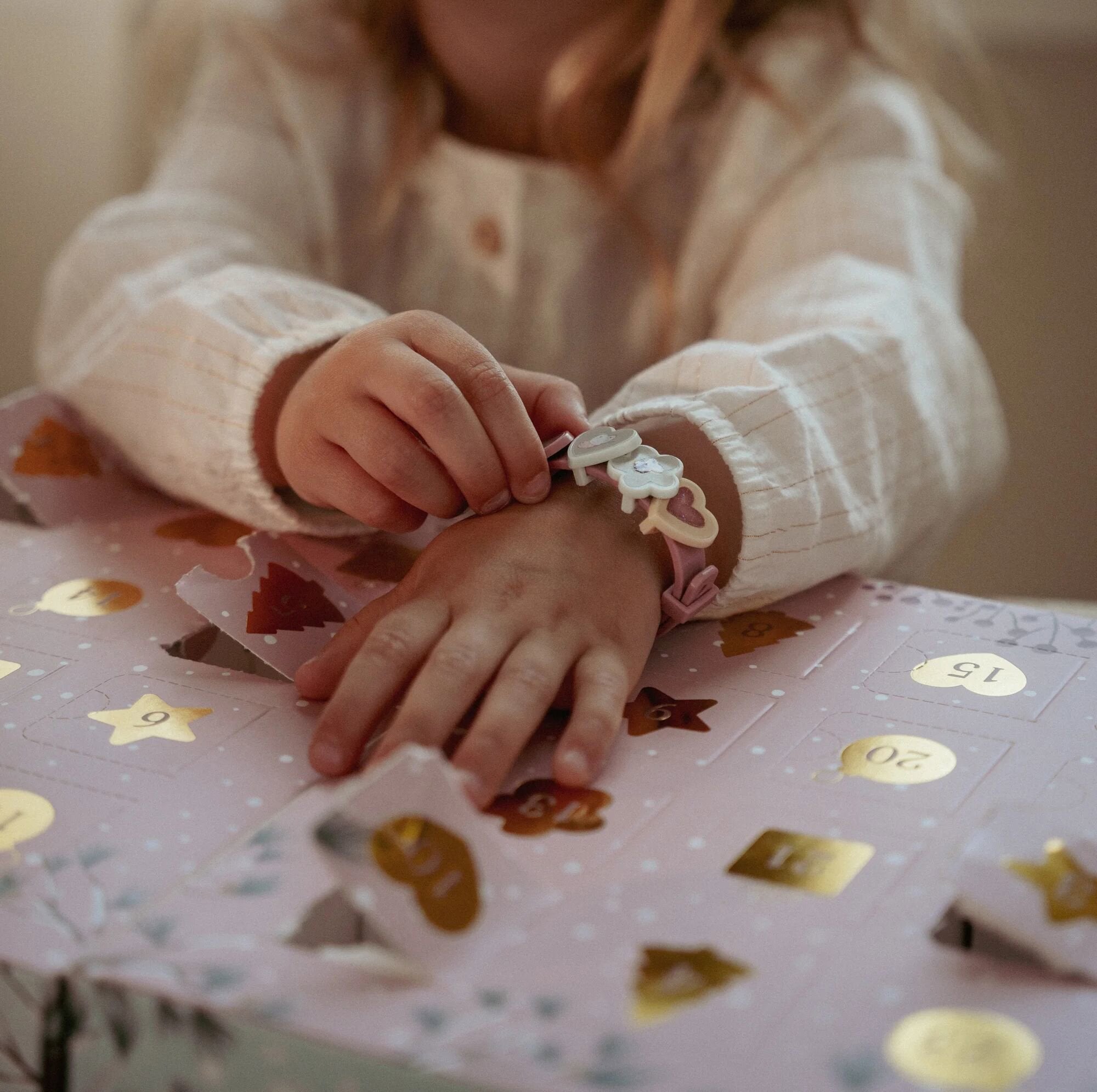 Calendario dell'avvento con regali (braccialetti, charms e stickers) Multicolore 126664 corredino e abbigliamento neonato | NANU' BABY